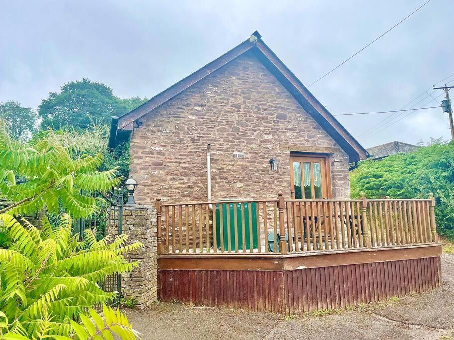 Llangwm-Isaf Stone Built Barn In A Beautiful Rural Setting 빌라 외부 사진