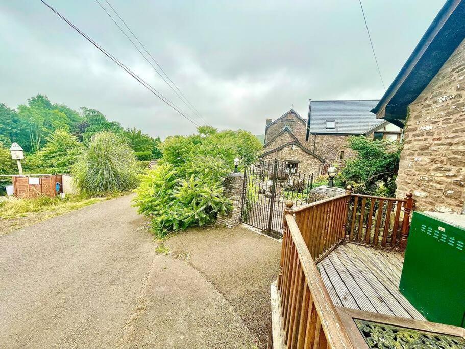 Llangwm-Isaf Stone Built Barn In A Beautiful Rural Setting 빌라 외부 사진